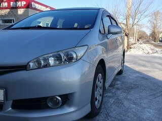 2013 Toyota Wish II Рестайлинг, серебристый, 1555000 рублей, вид 3