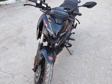 2023 Bajaj Pulsar N250, чёрный, 280000 рублей, вид 2