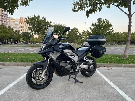 2011 Honda VFR 800X (Crossrunner), чёрный, 600000 рублей, вид 2