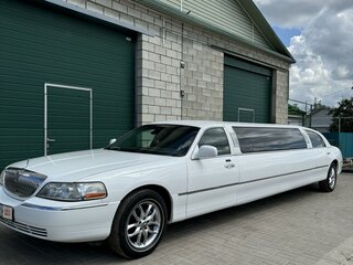 2003 Lincoln Town Car III Рестайлинг, белый, 2300000 рублей, вид 1