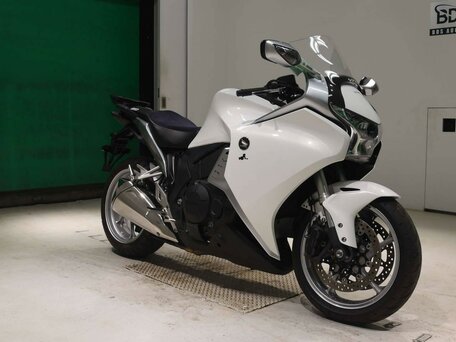2010 Honda VFR 1200, белый, 777000 рублей, вид 3