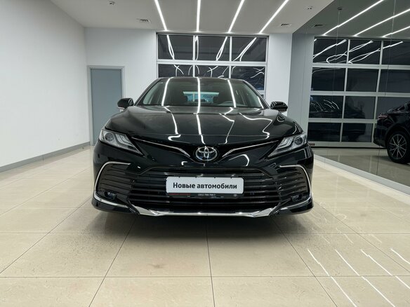 2023 Toyota Camry VIII (XV70) Рестайлинг, чёрный - вид 1