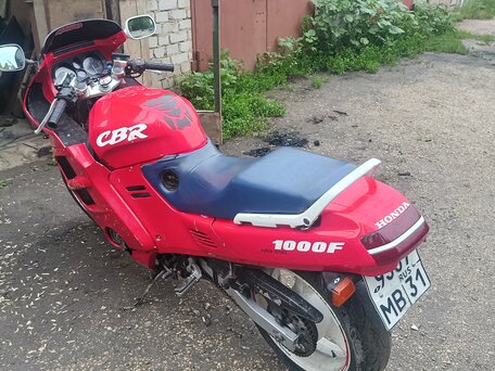 1990 Honda CBR 1000F, красный, 260000 рублей, вид 5