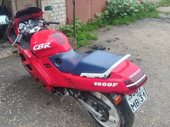 1990 Honda CBR 1000F, красный, 260000 рублей - вид 4