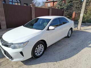 2015 Toyota Camry VII (XV50) Рестайлинг, белый, 2500000 рублей, вид 1