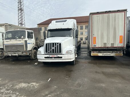 2002 Volvo VNL, белый, 1100000 рублей, вид 2