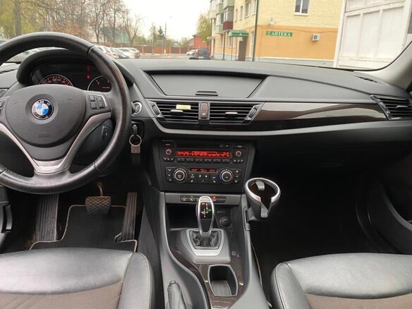 2013 BMW X1 20d I (E84) Рестайлинг, серый - вид 7