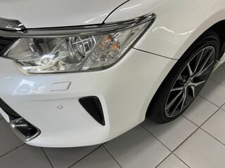 2015 Toyota Camry VII (XV50) Рестайлинг, белый, 1970000 рублей, вид 5
