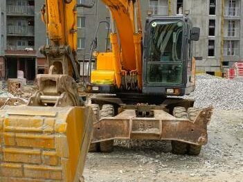 2011 Hyundai R170W, жёлтый, 4200000 рублей, вид 2