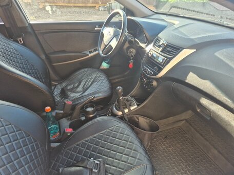 2013 Hyundai Solaris I, белый, 570000 рублей, вид 4