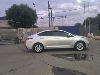 2018 Hyundai Solaris II, серебристый, 895000 рублей, вид 2