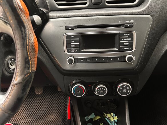 2015 Kia Rio III Рестайлинг, белый, 500000 рублей - вид 7