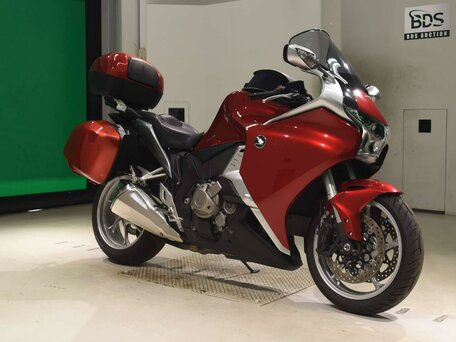 2010 Honda VFR 1200, красный, 777000 рублей, вид 3