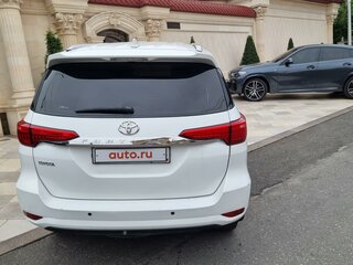 2019 Toyota Fortuner II, белый, 4200000 рублей, вид 4