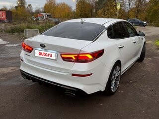2019 Kia Optima IV Рестайлинг, белый, 2350000 рублей, вид 3