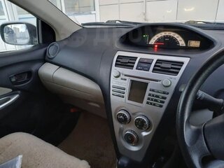 2005 Toyota Belta I, зелёный, 640000 рублей, вид 5