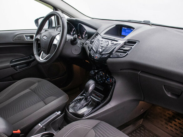 2016 Ford Fiesta Mk6 Рестайлинг, белый - вид 9