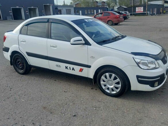2009 Kia Rio II, белый, 495000 рублей - вид 3
