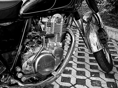 2013 Yamaha SR400, чёрный, 370000 рублей, вид 4
