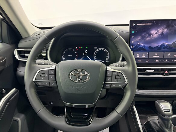 2025 Toyota Highlander IV (XU70), чёрный, 5350000 рублей - вид 8