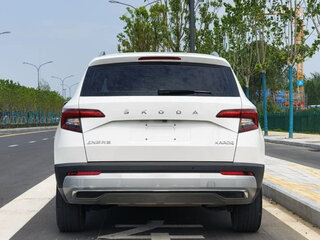 2023 Skoda Karoq DSG7 I, белый, 1540500 рублей, вид 5