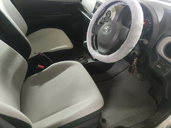 2011 Toyota Vitz III (XP130), серый, 860000 рублей - вид 10