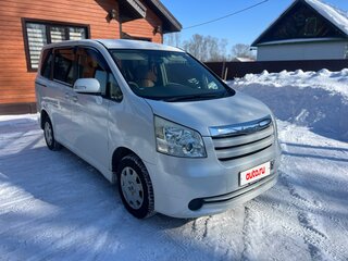 2009 Toyota Noah II (R70), белый, 1175000 рублей, вид 3