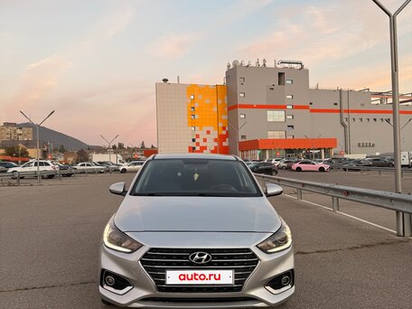 2017 Hyundai Solaris II, серебристый, 1300000 рублей, вид 4