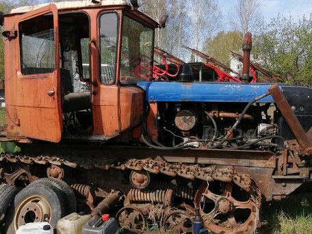 1988 ВгТЗ ДТ-75/ДЗ-42, красный, 350000 рублей, вид 1