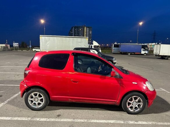1999 Toyota Yaris I, пурпурный, 220000 рублей - вид 1