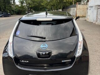2015 Nissan Leaf (EM57) I (ZE0/AZE0), чёрный, 600000 рублей, вид 4