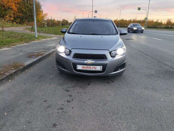 2013 Chevrolet Aveo II, серый, 700000 рублей - вид 1