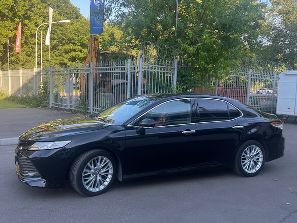 2018 Toyota Camry VIII (XV70), чёрный, 2750000 рублей - вид 1