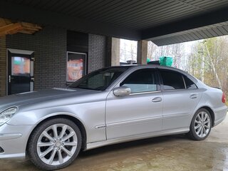 2004 Mercedes-Benz E-Класс 320 III (W211, S211), серебристый, 850000 рублей, вид 3