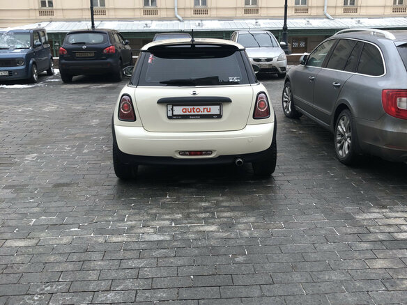 2011 Mini Hatch One II (R56) Рестайлинг, белый - вид 3