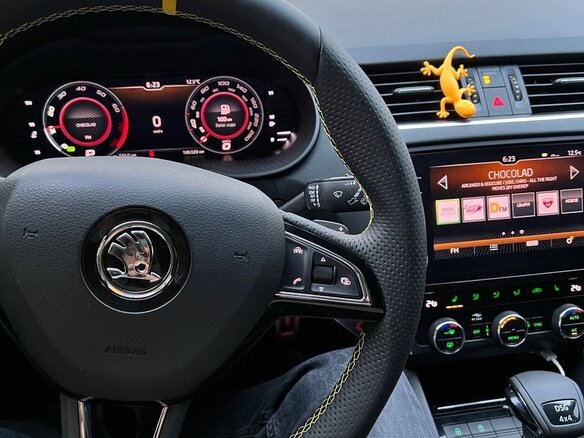 2018 Skoda Octavia III (A7) Рестайлинг, коричневый, 2500000 рублей - вид 4
