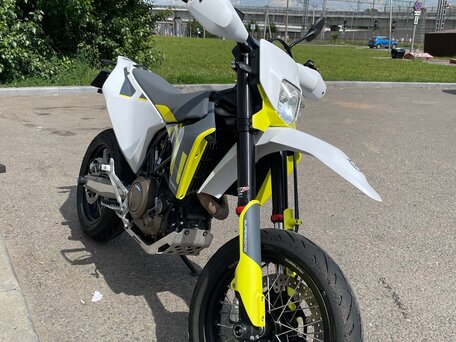 2021 Husqvarna 701 Supermoto, белый, 1090000 рублей, вид 2
