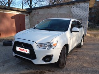 2013 Mitsubishi ASX I Рестайлинг, белый, 900000 рублей, вид 2