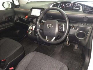 2021 Toyota Sienta II Рестайлинг, белый, 1540000 рублей, вид 3