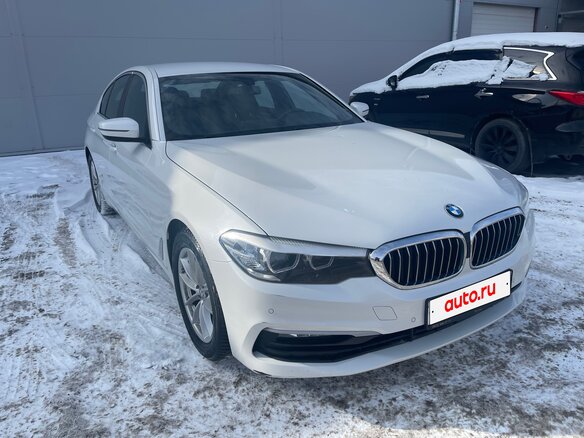 2019 BMW 5 серии 520i VII (G30/G31/G38), белый, 3900000 рублей - вид 2