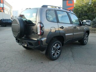 2026 Lada (ВАЗ) Niva Travel I Рестайлинг, серый, 1737000 рублей, вид 3