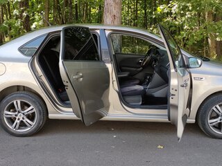 2016 Volkswagen Polo V Рестайлинг, бежевый, 995000 рублей, вид 2