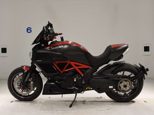 2015 Ducati Diavel Carbon, красный, 1550000 рублей - вид 5