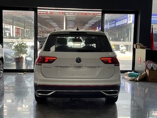 2022 Volkswagen Tiguan II Рестайлинг, белый, 1980000 рублей, вид 5