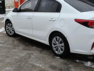 2020 Kia Rio IV, белый, 1100000 рублей, вид 3