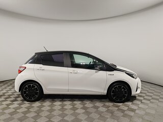 2017 Toyota Yaris III Рестайлинг 2, белый, 1375000 рублей, вид 4
