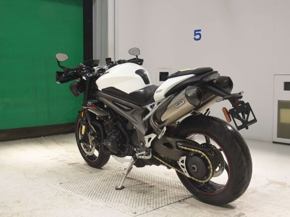 2018 Triumph Speed Triple, белый, 850000 рублей - вид 3