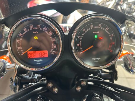 2010 Triumph Bonneville, белый, 650000 рублей, вид 4