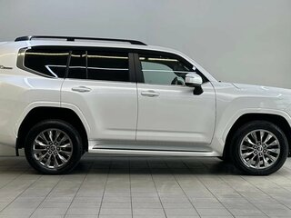 2022 Toyota Land Cruiser 300 Series, белый, 11100000 рублей, вид 4