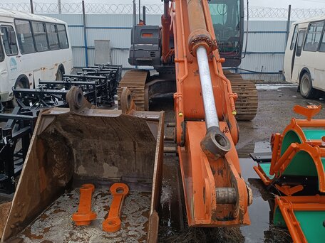 2013 Hitachi ZX350, красный, 2880000 рублей, вид 1